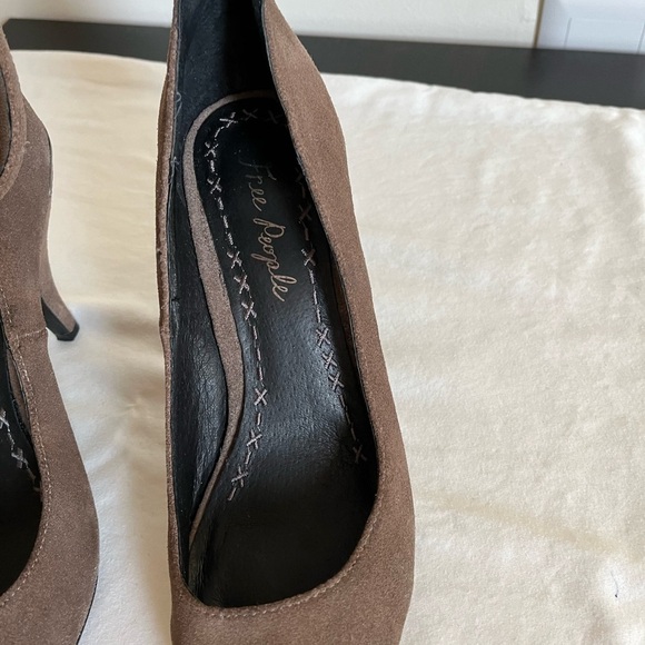 Free People Brown Suede Pointed Toe Mary Jane Ankle strap Kitten Heel Pump sz 10 - Picture 2 of 11